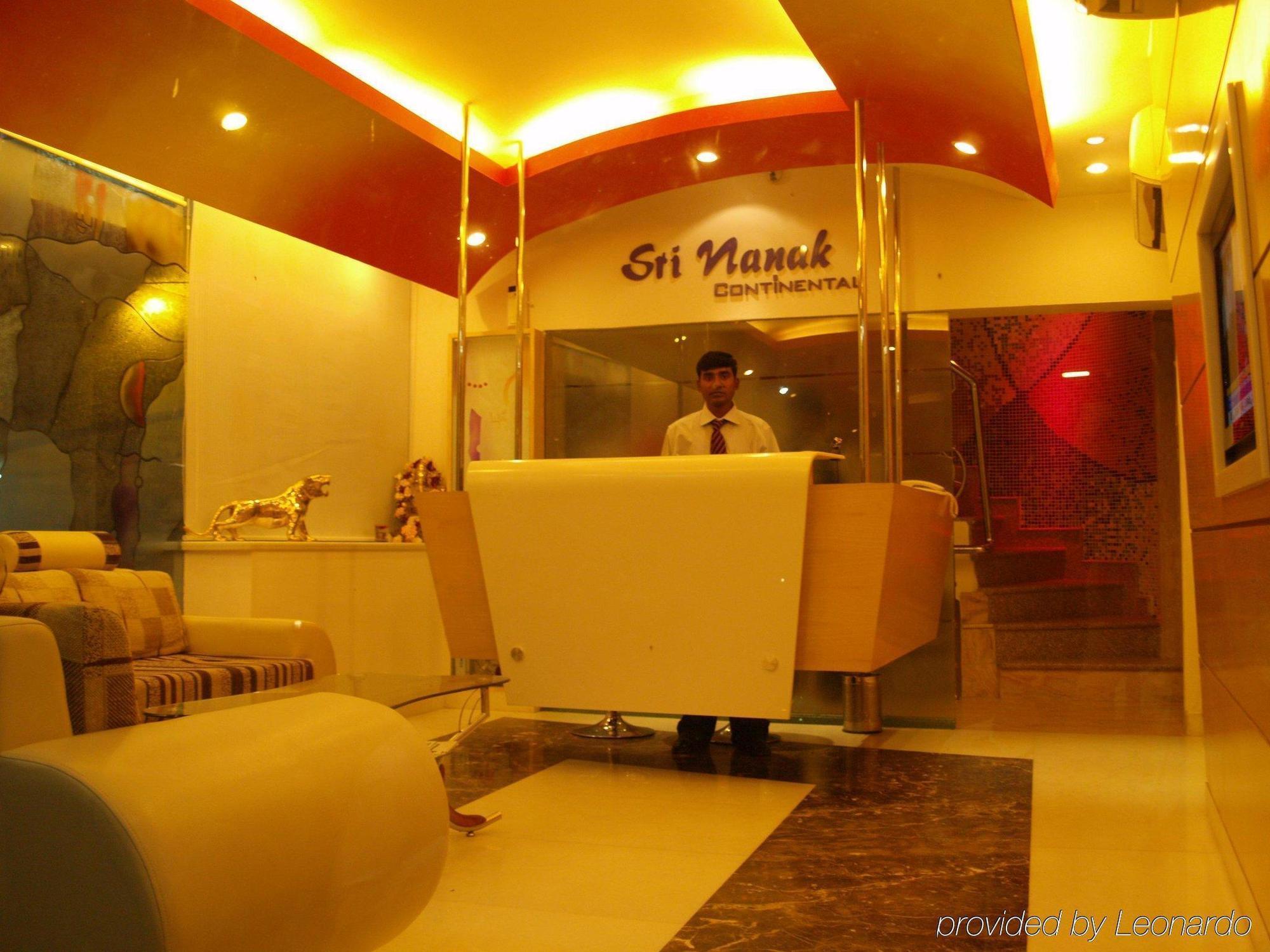 Hotel Sri Nanak Continental Делхи Интериор снимка