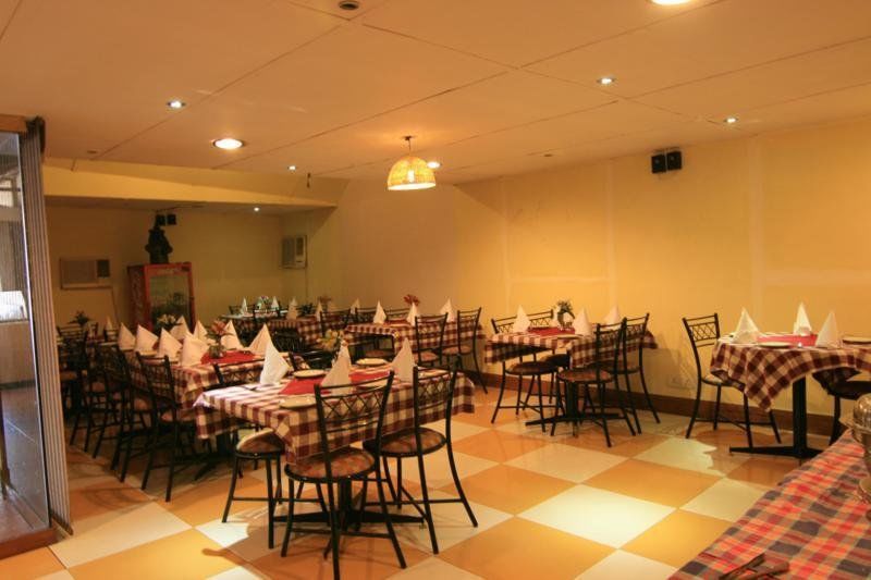 Hotel Sri Nanak Continental Делхи Ресторант снимка