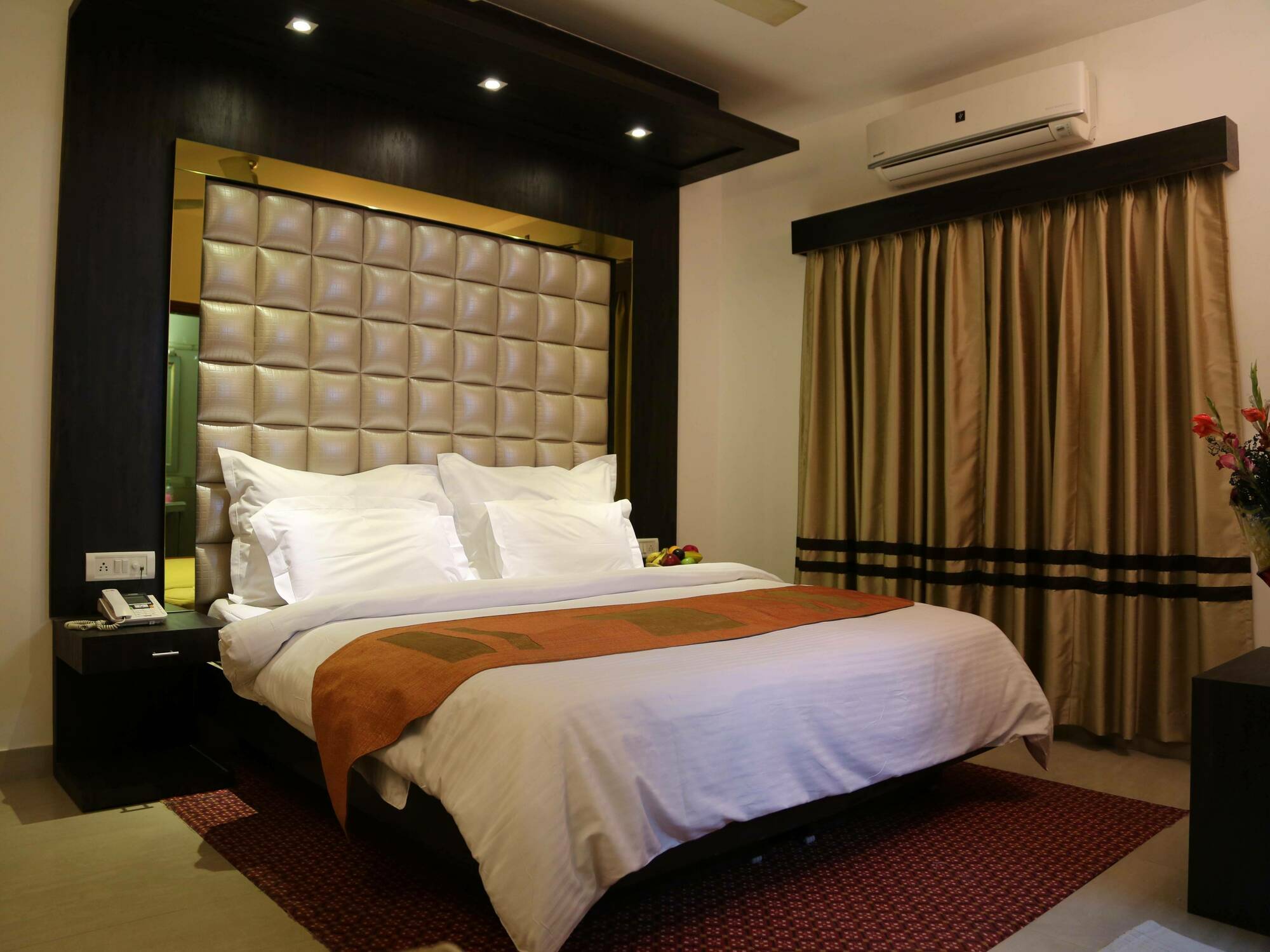 Hotel Sri Nanak Continental Делхи Екстериор снимка